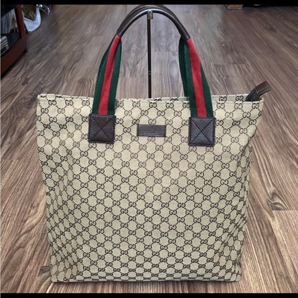 ♥️ GUCCI SHOULDER BAG  EUC! ❤️ - Picture 4 of 15